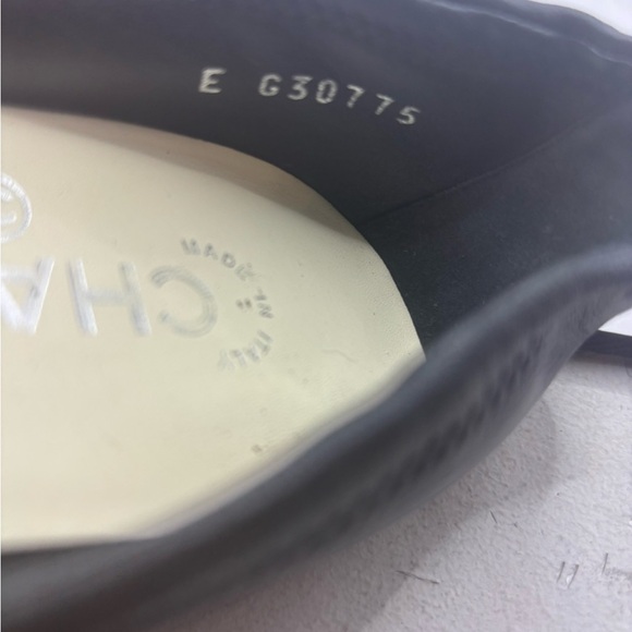 CHANEL CLASSIC GATHERED BLACK LAMBSKIN PATENT ROUND TOE PUMPS SZ 40 - Picture 7 of 8